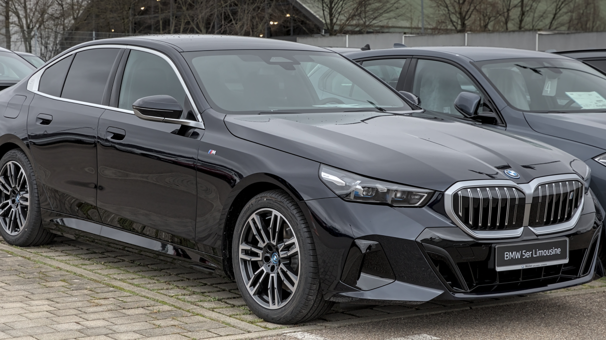 BMW kutsuu takaisin 370 000 autoa - onko autosi yksi niistä?