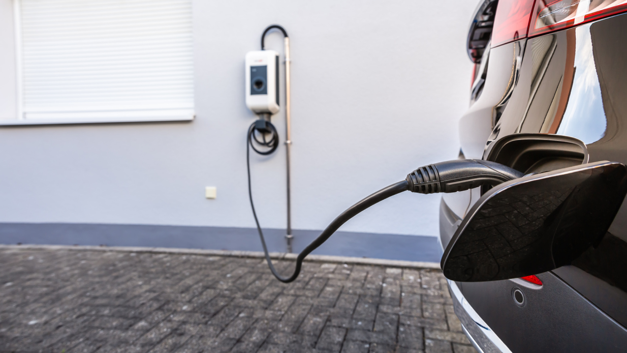 Hybridiautot 2024: kannattaako ostaa vai onko aika siirtyä täysin sähköön?