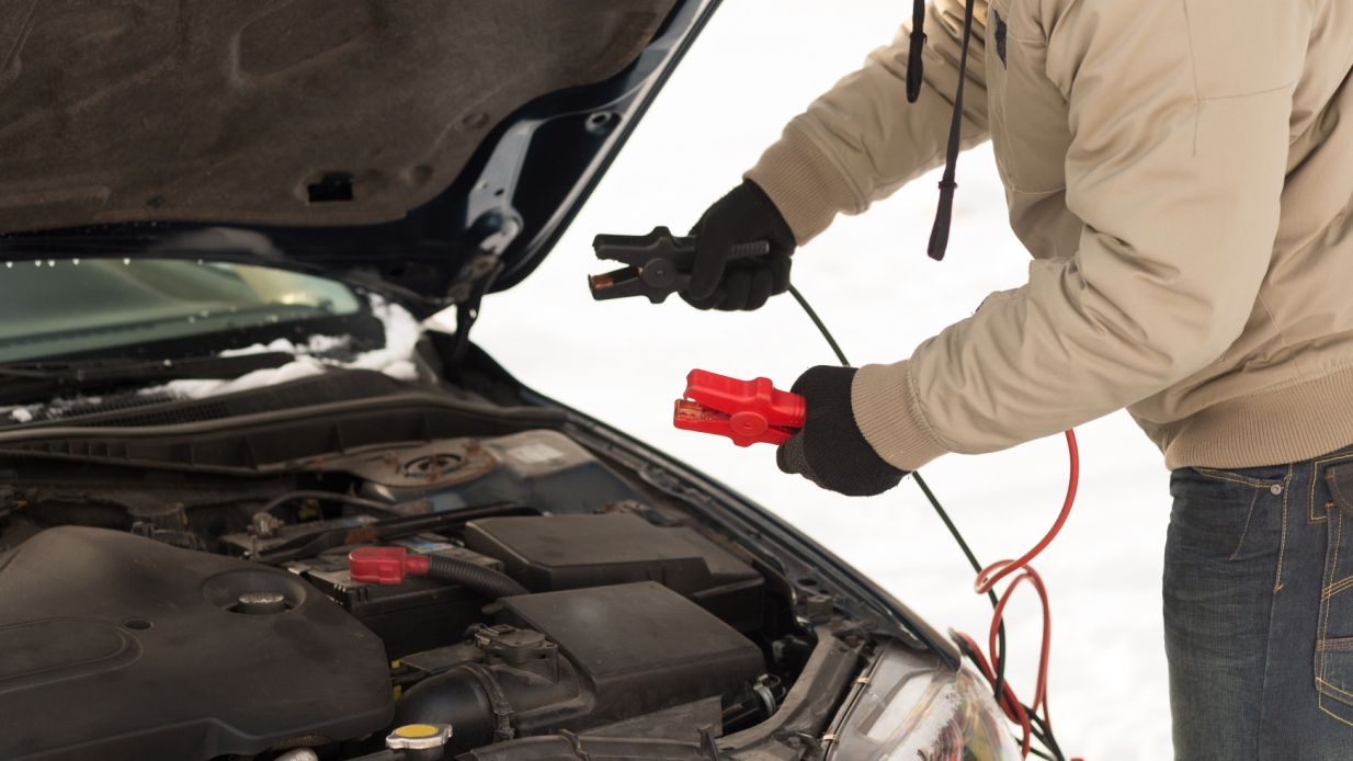 Käynnistä auto apukaapeleilla - Näin teet sen vaihe vaiheelta